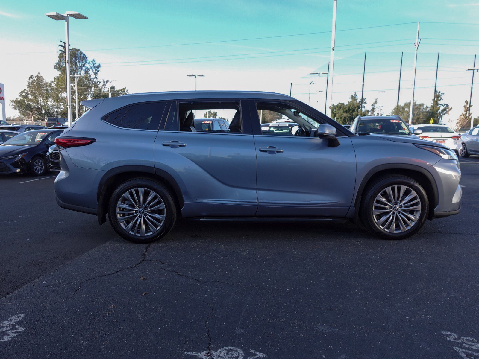 2022 Toyota Highlander Platinum photo 3