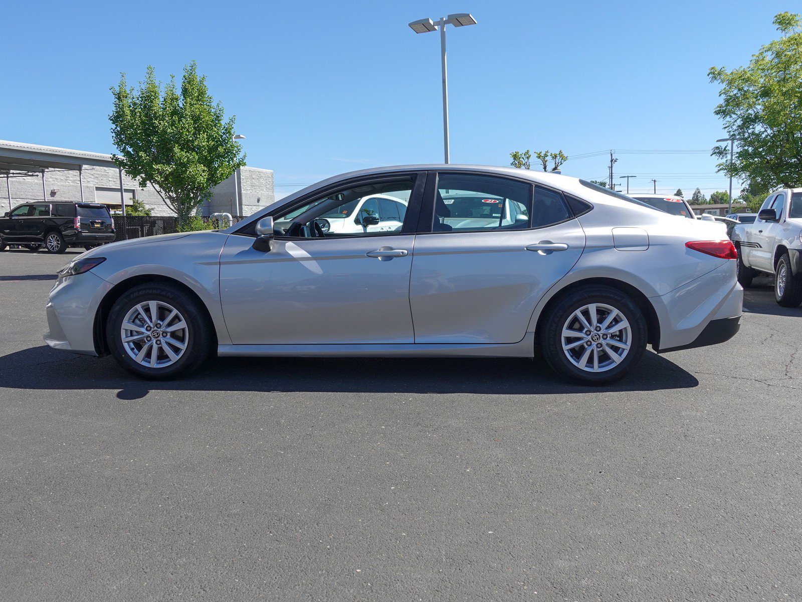 2025 Toyota Camry LE photo 6