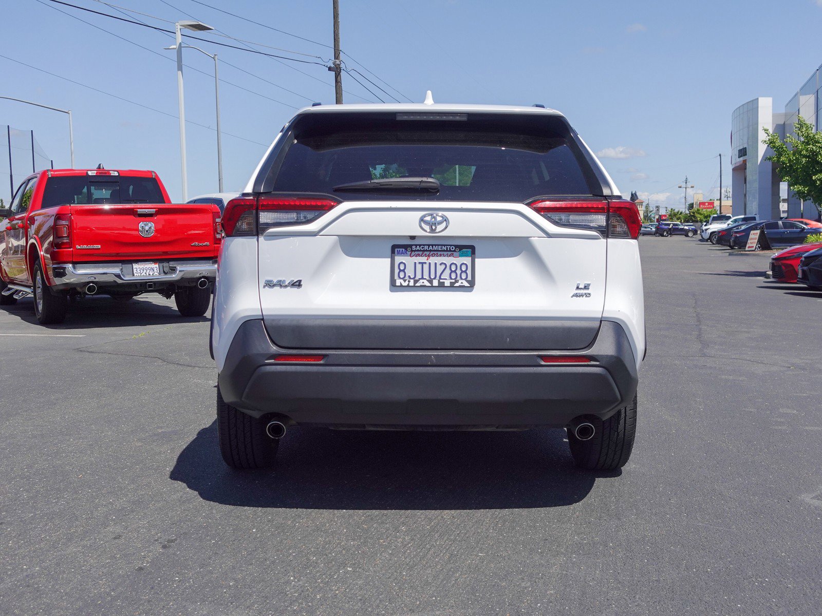 2019 Toyota RAV4 LE photo 4