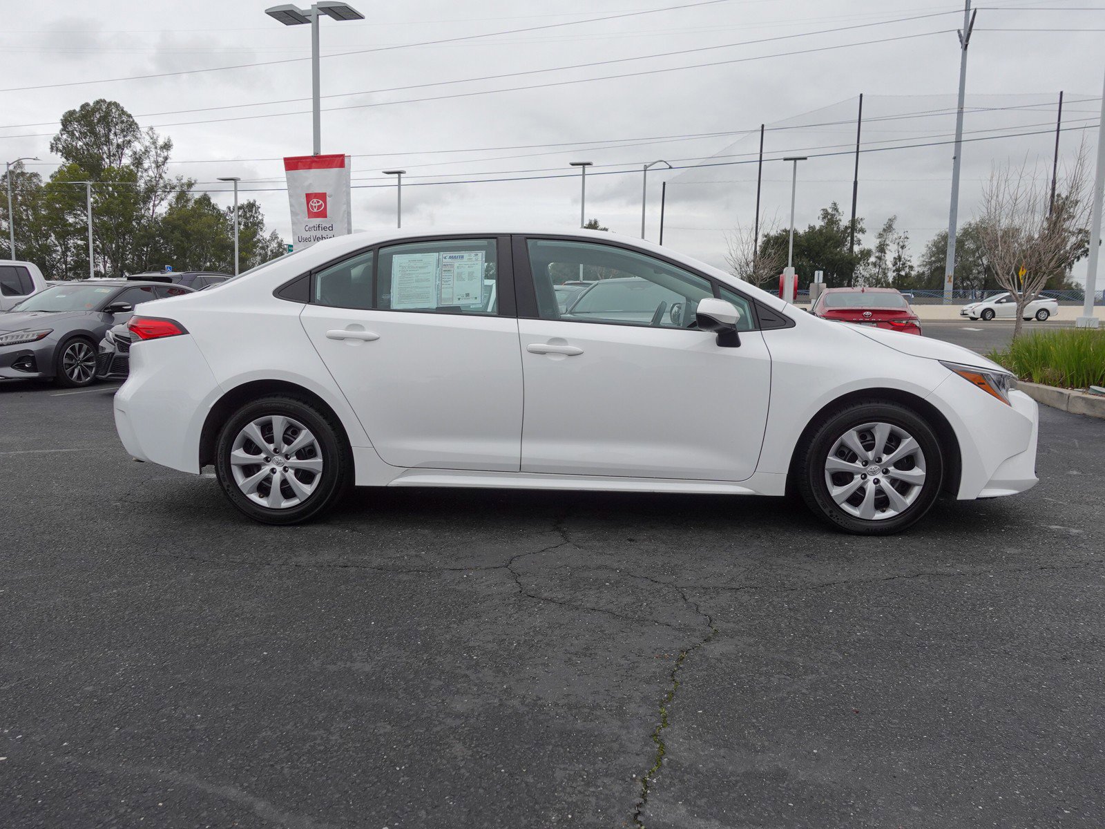 2023 Toyota Corolla LE photo 2