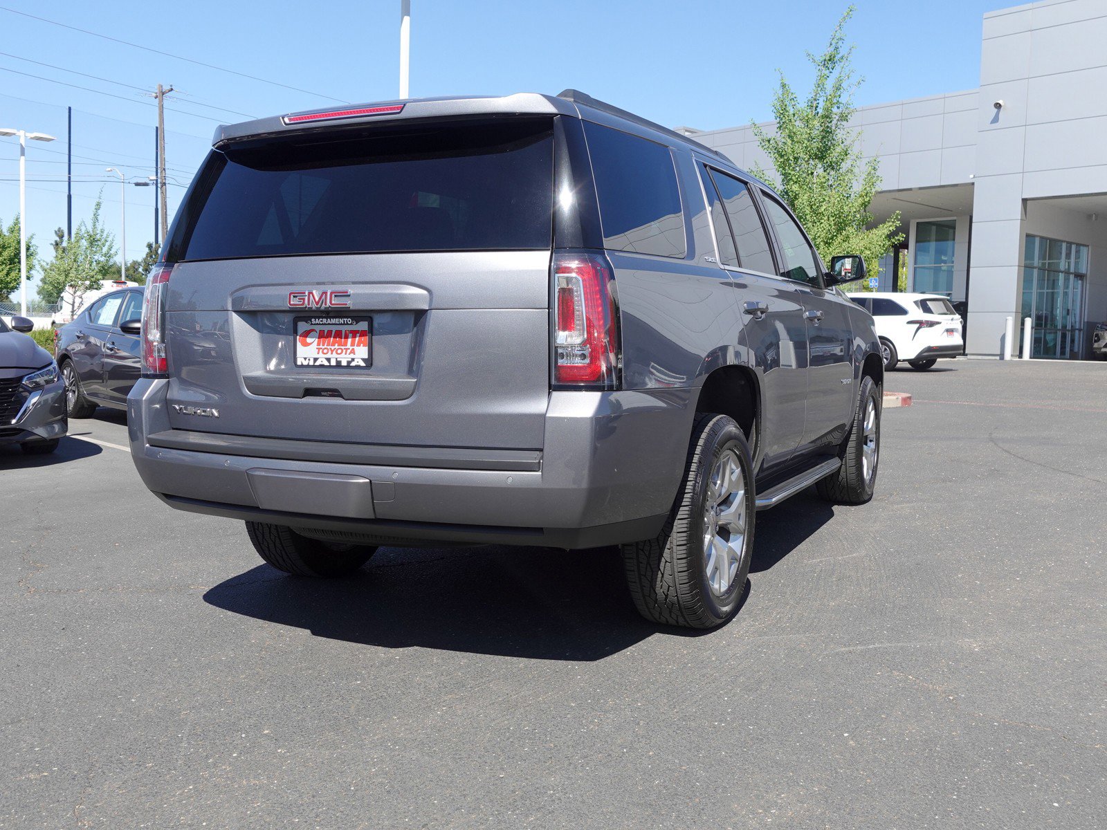 2019 GMC Yukon SLE photo 3