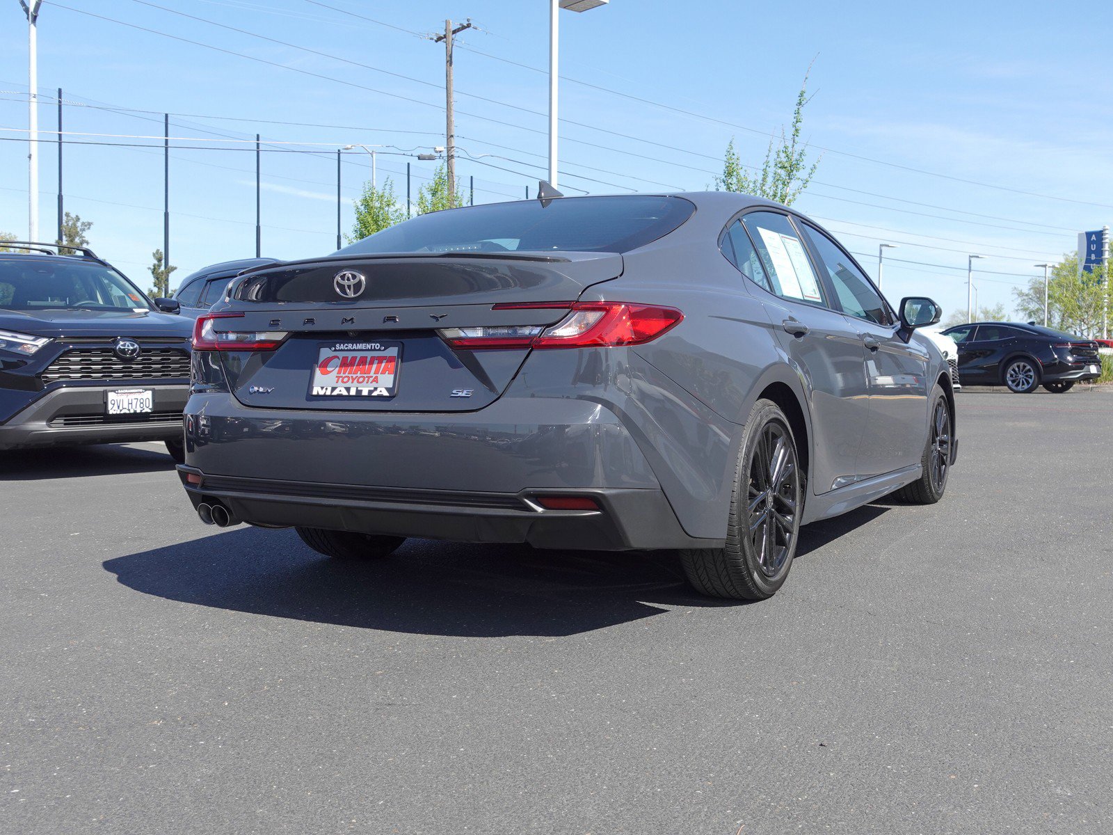 2025 Toyota Camry SE photo 3