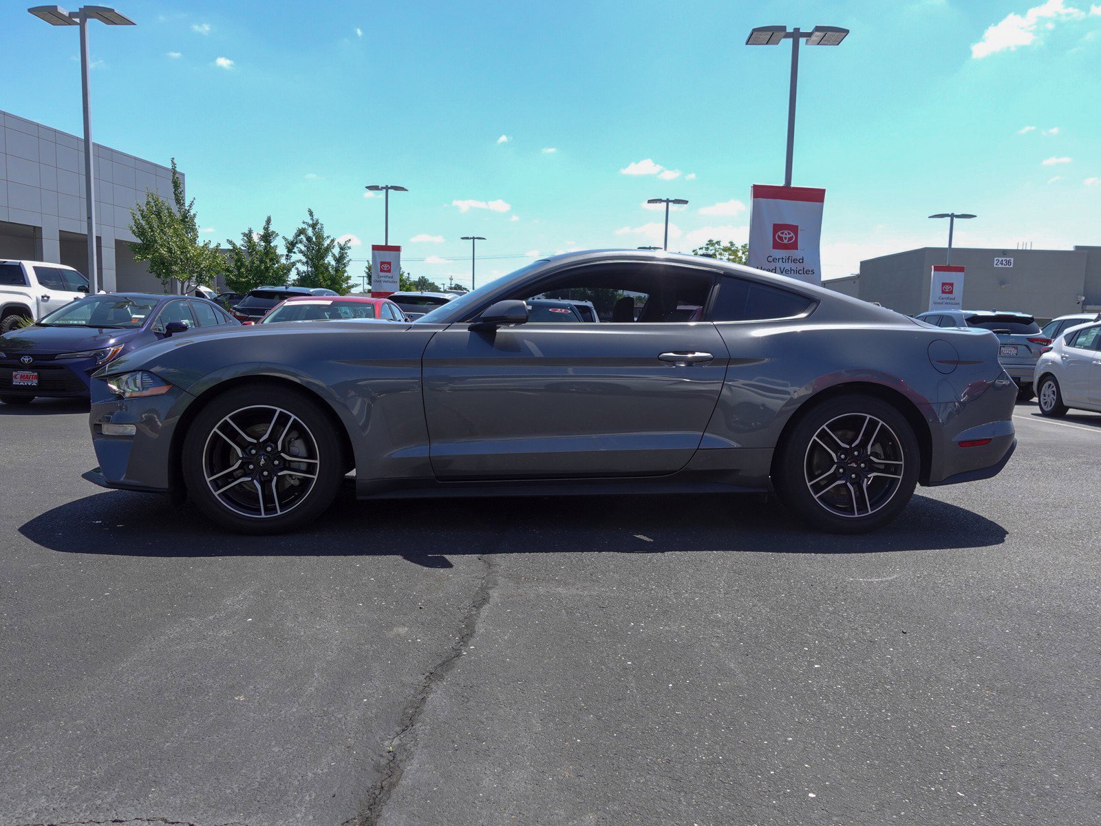 2022 Ford Mustang EcoBoost photo 6