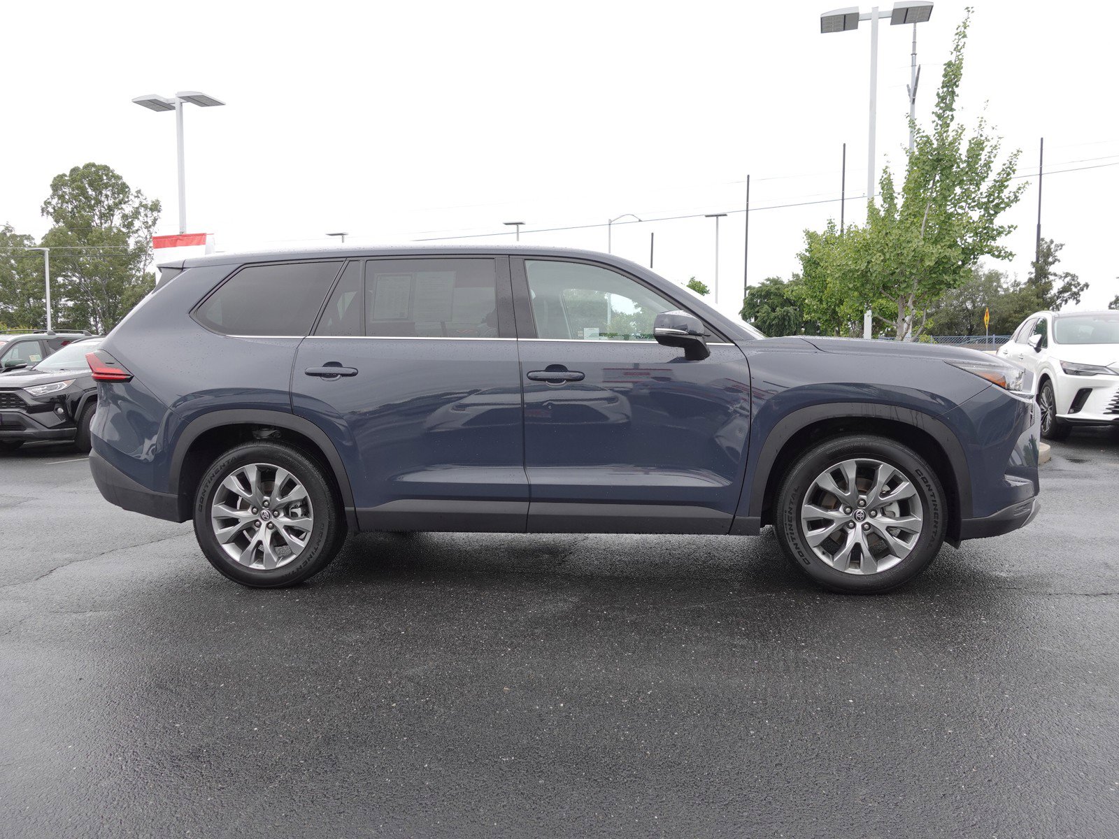 2025 Toyota Grand Highlander Hybrid Limited photo 2