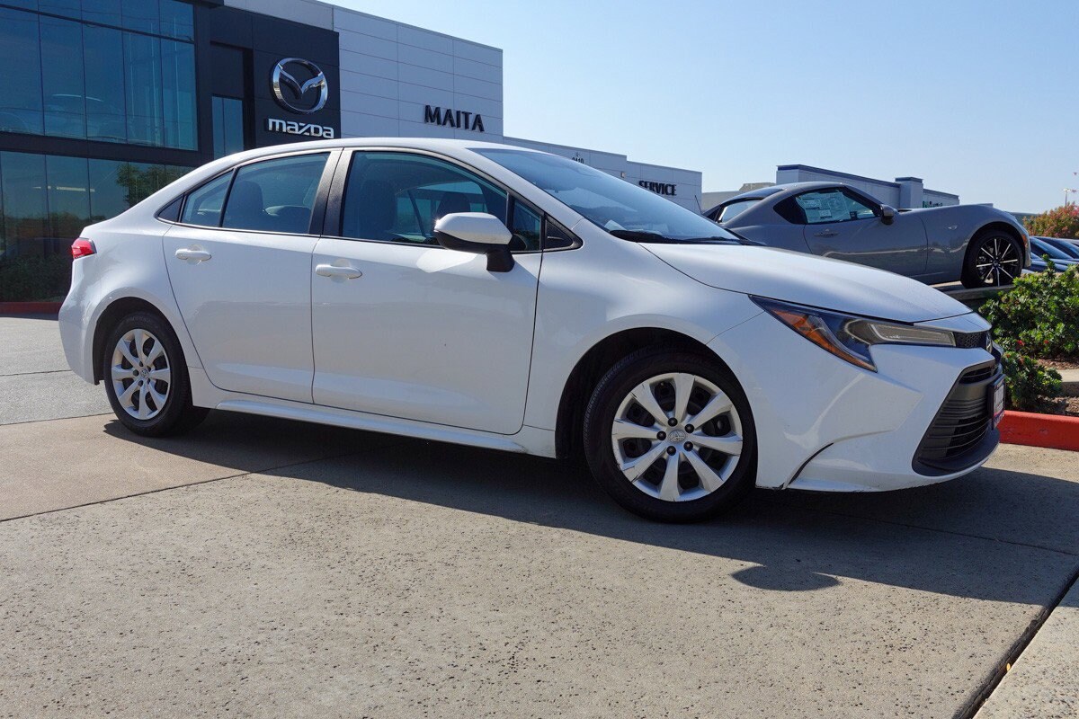 2024 Toyota Corolla LE photo 4