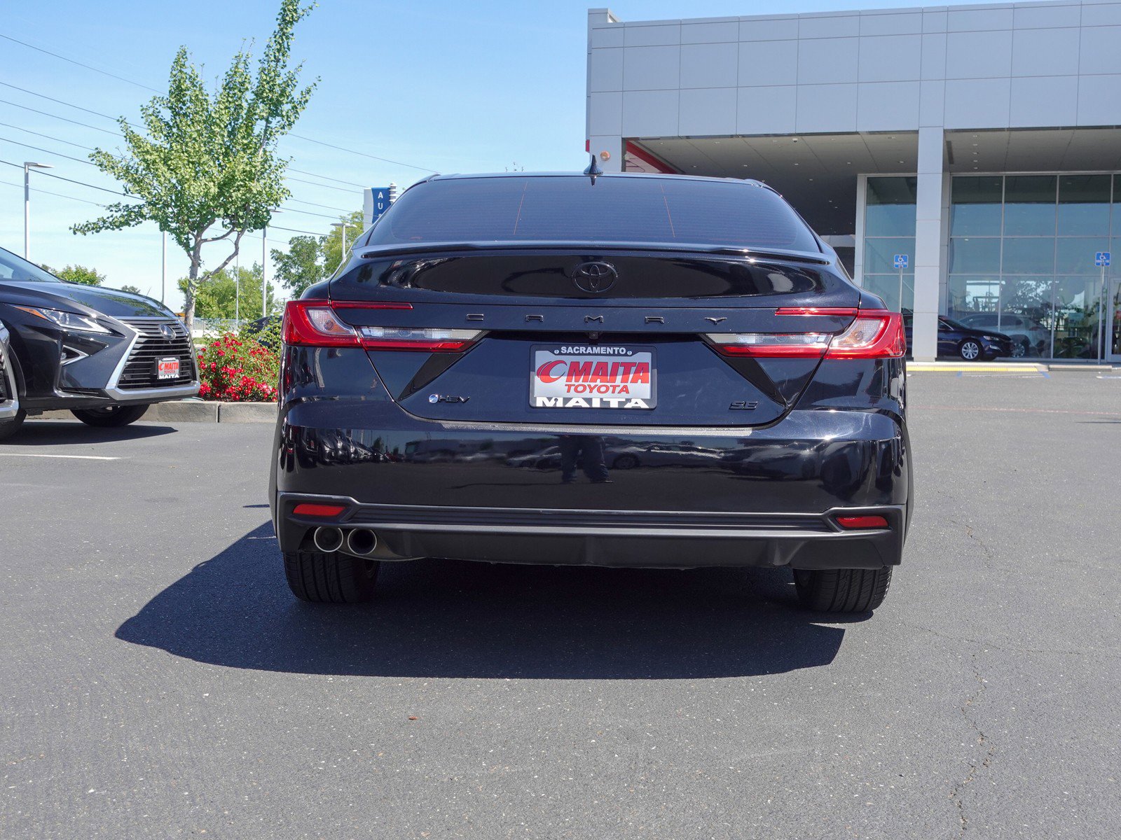 2025 Toyota Camry SE photo 4
