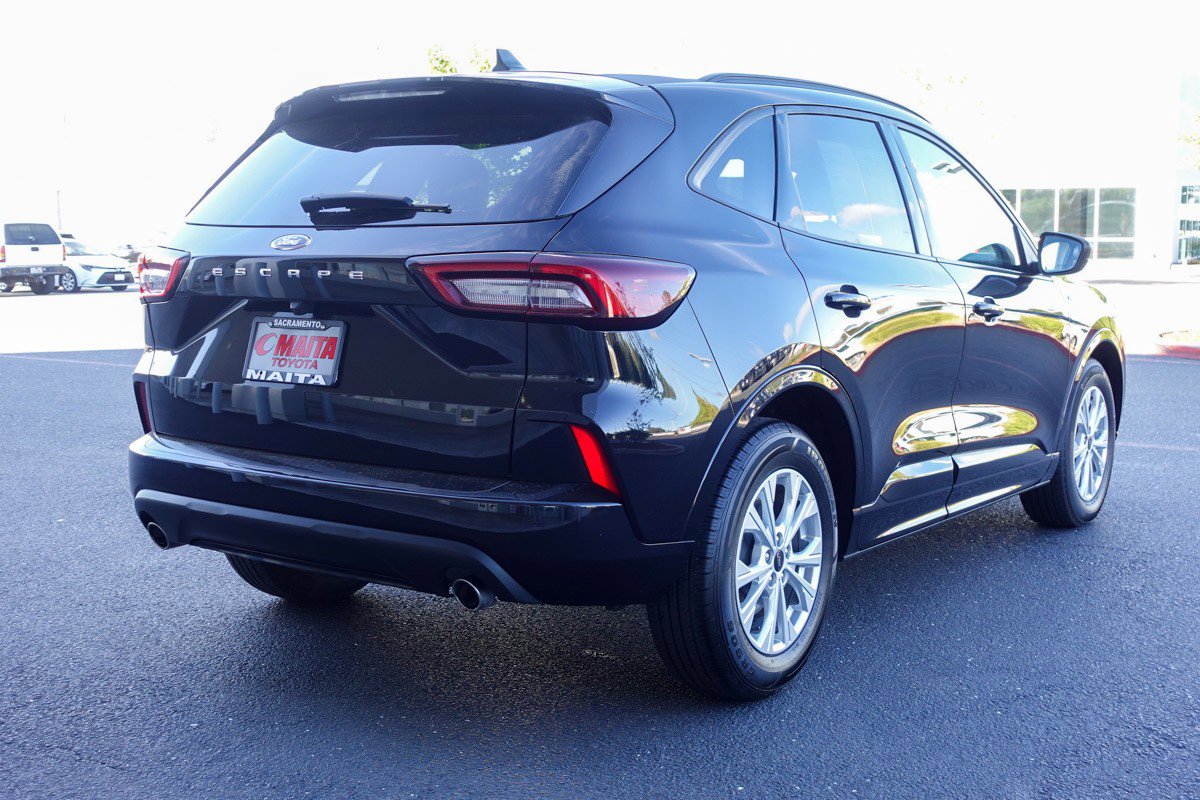 2024 Ford Escape ST-Line photo 5