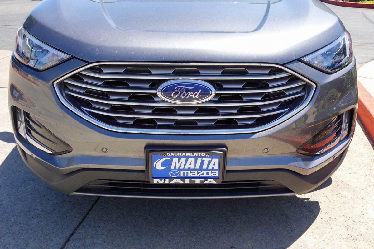2024 Ford Edge Titanium photo 2