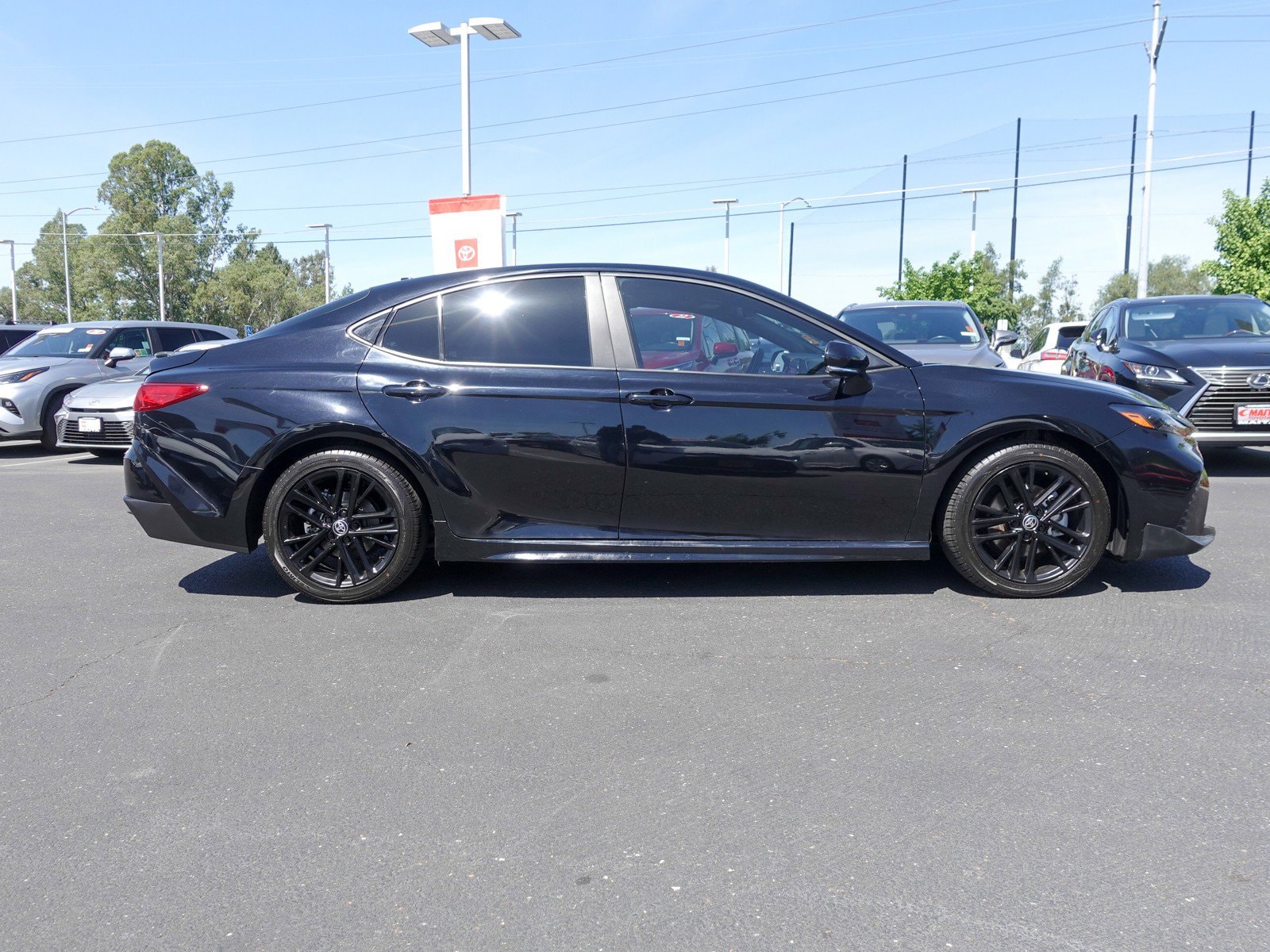 2025 Toyota Camry SE photo 2