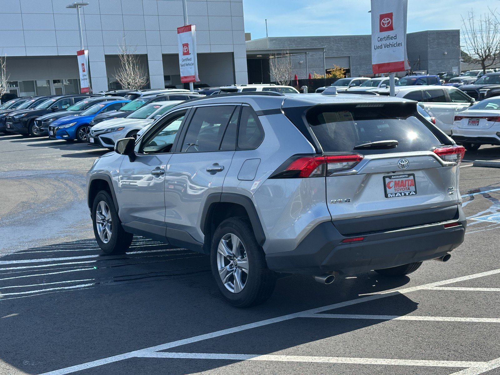 2025 Toyota RAV4 XLE photo 5