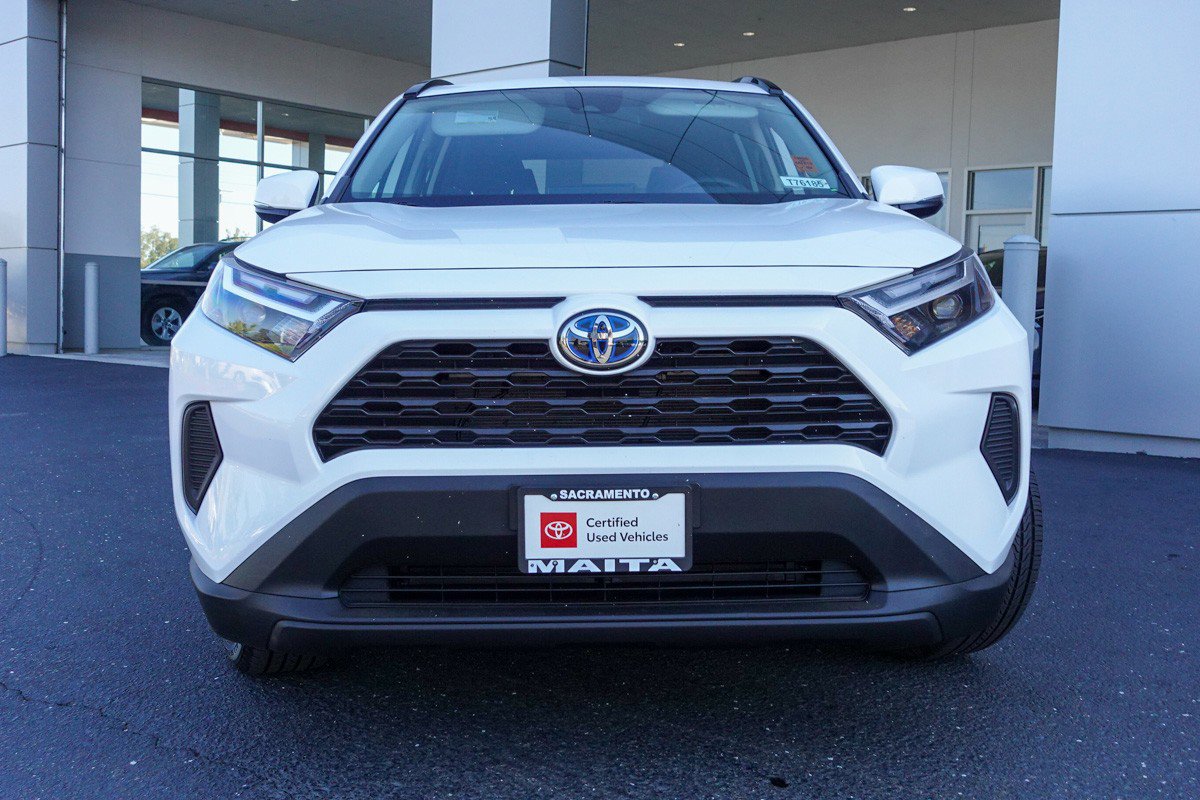 2023 Toyota RAV4 Hybrid LE photo 3