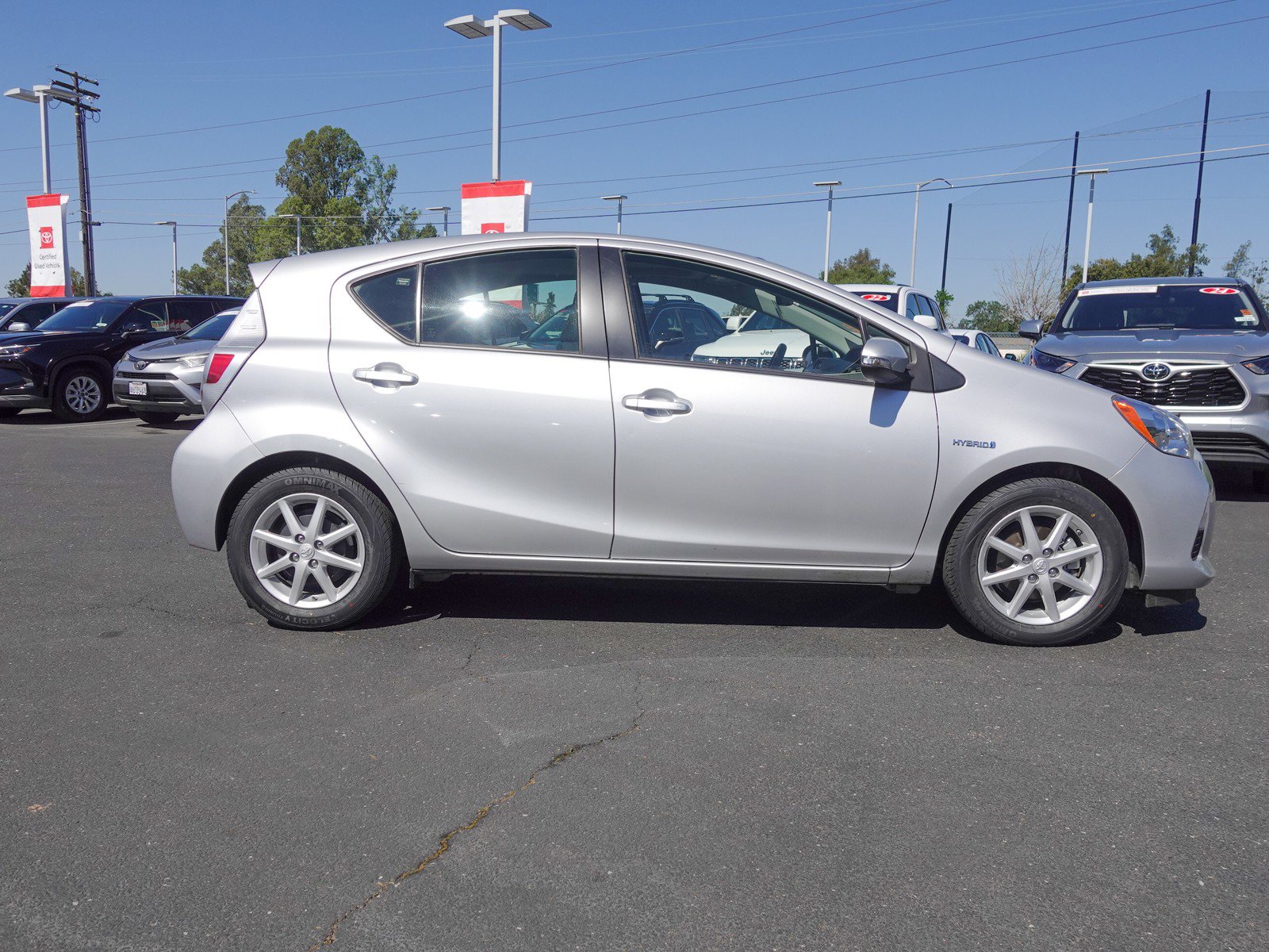2014 Toyota Prius c Three photo 2