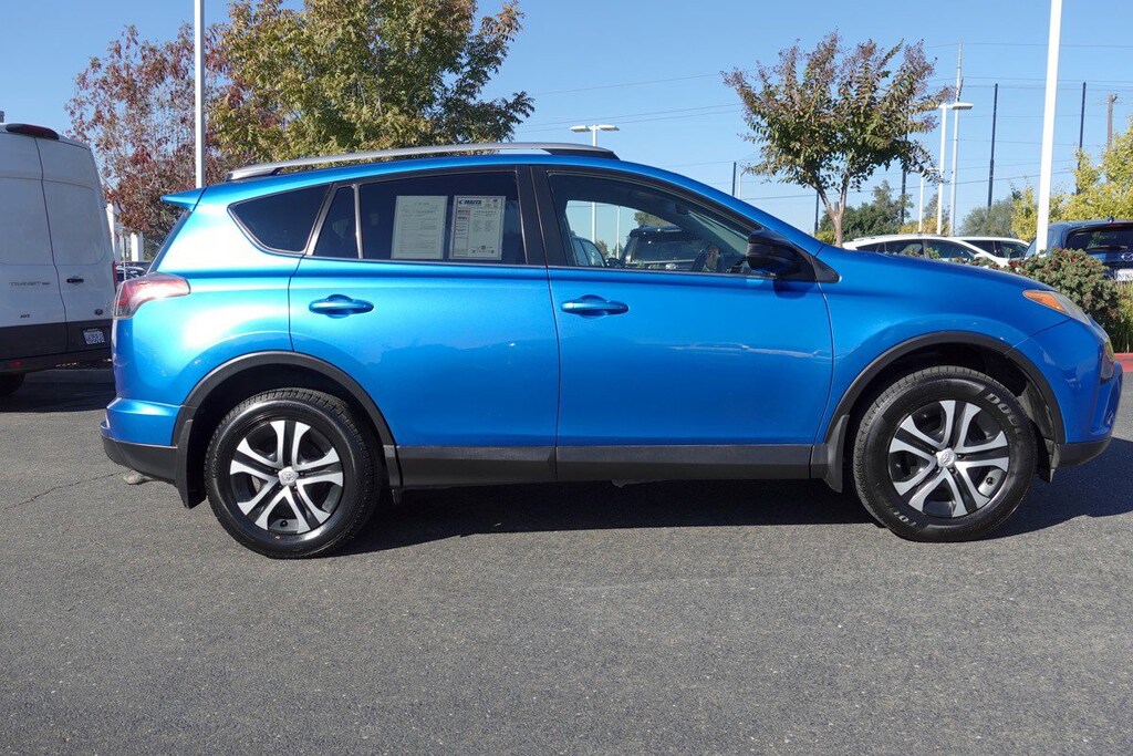 Used 2018 Toyota RAV4 LE LE FWD