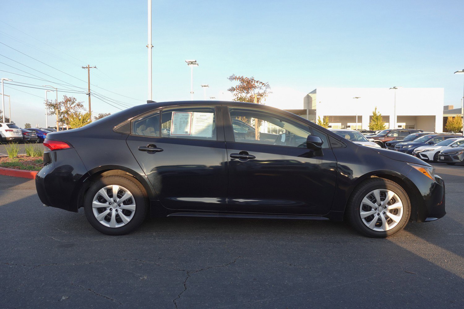 2023 Toyota Corolla LE photo 2