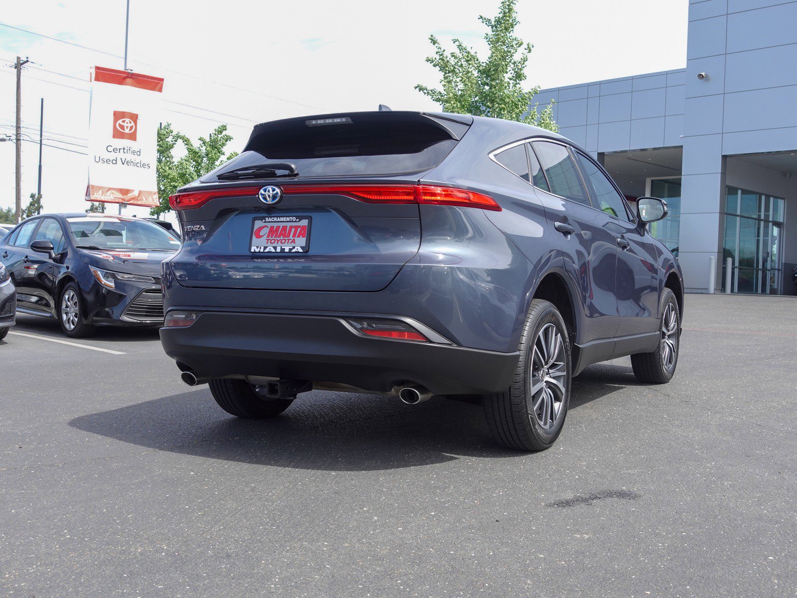 2024 Toyota Venza LE photo 3