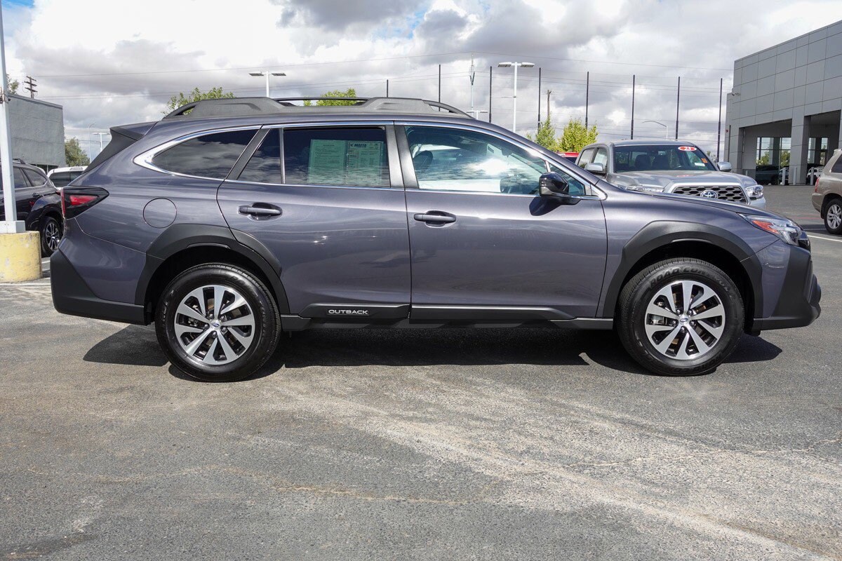 2023 Subaru Outback Premium photo 2
