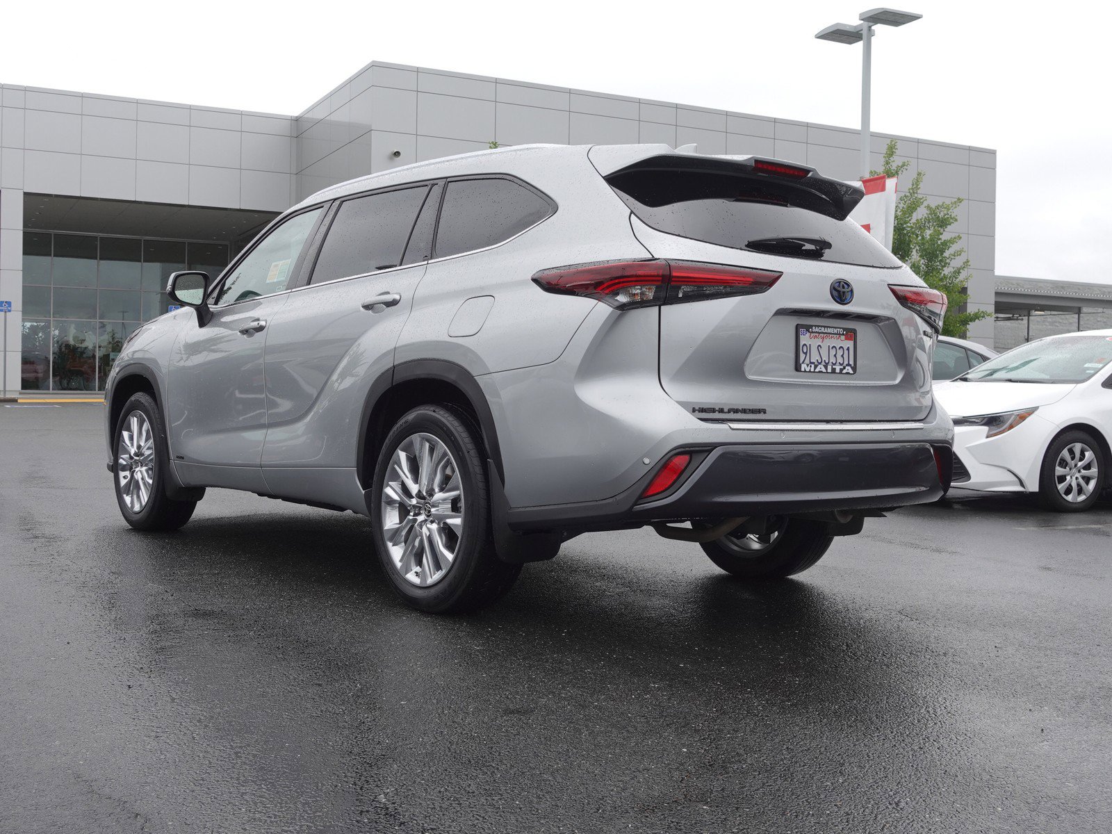 2024 Toyota Highlander Hybrid Limited photo 5