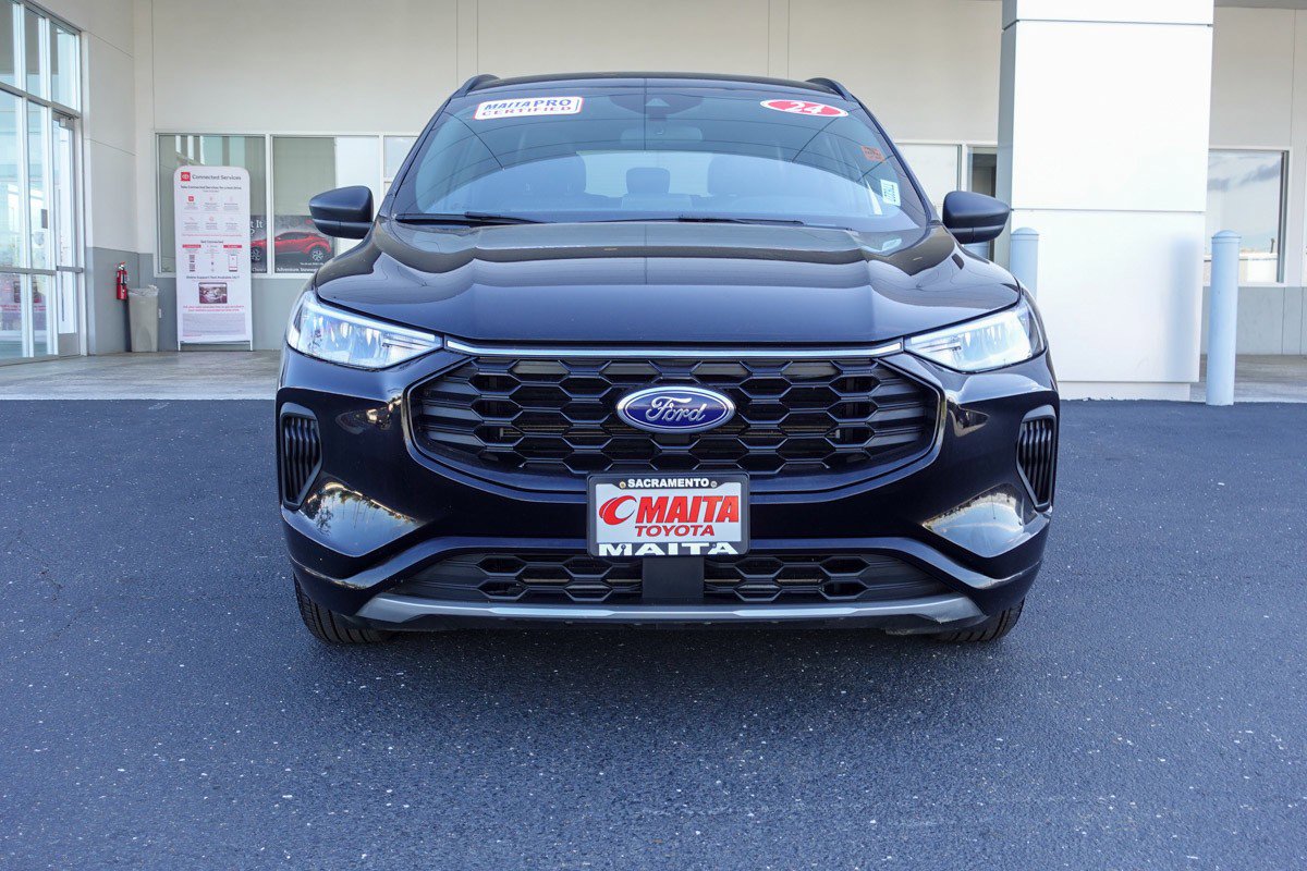 2024 Ford Escape ST-Line photo 2