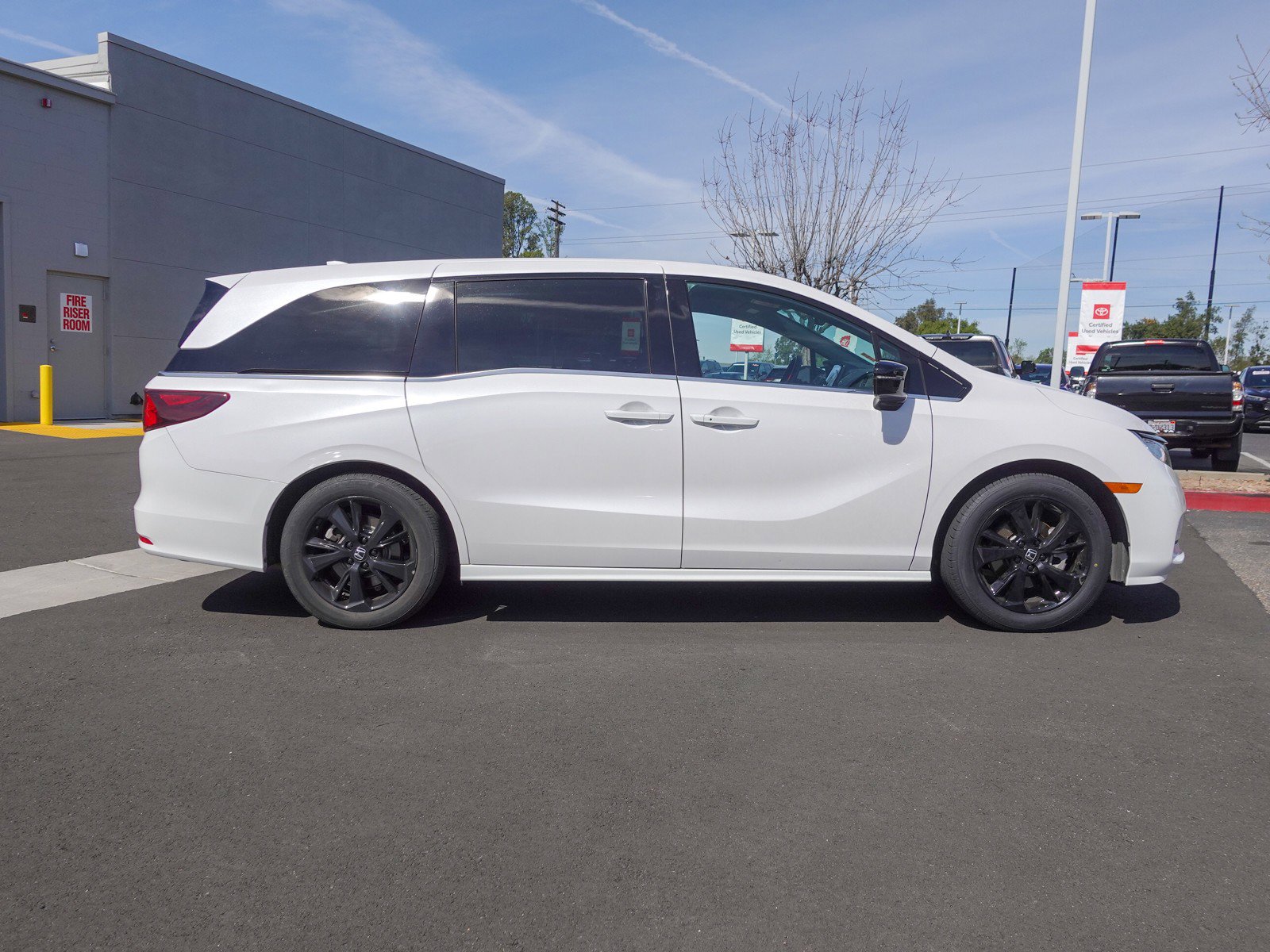 2024 Honda Odyssey Sport photo 2
