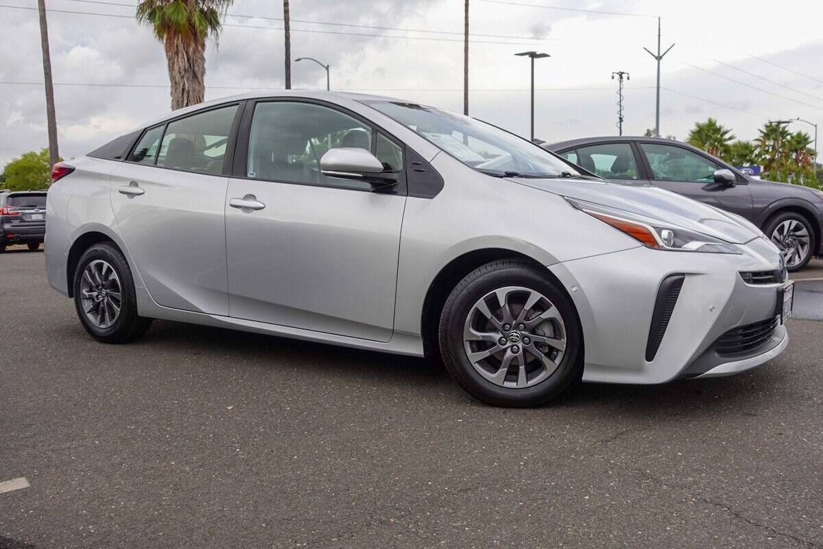 2019 Toyota Prius Limited photo 4