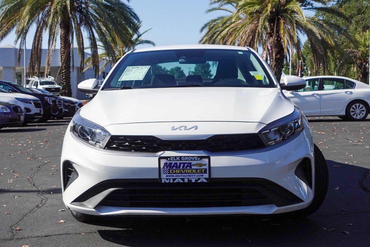2022 Kia Forte LXS photo 2