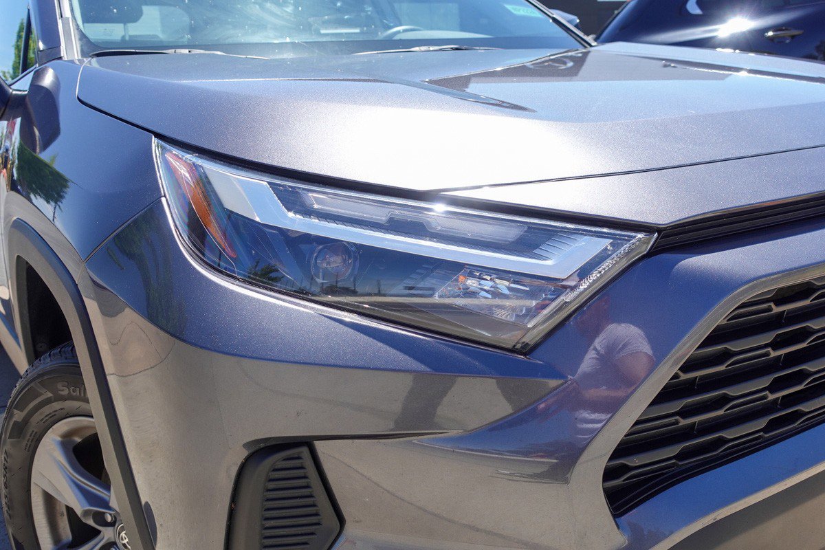 2024 Toyota RAV4 Hybrid XLE photo 3