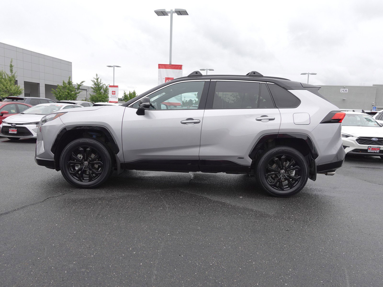 2023 Toyota RAV4 Hybrid XSE photo 6