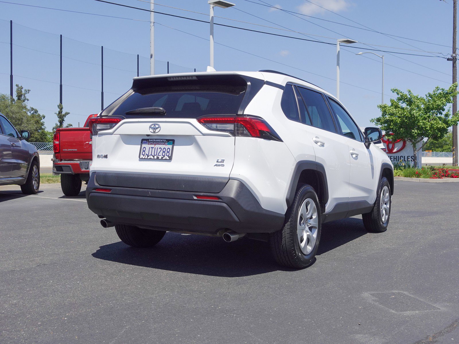 2019 Toyota RAV4 LE photo 3