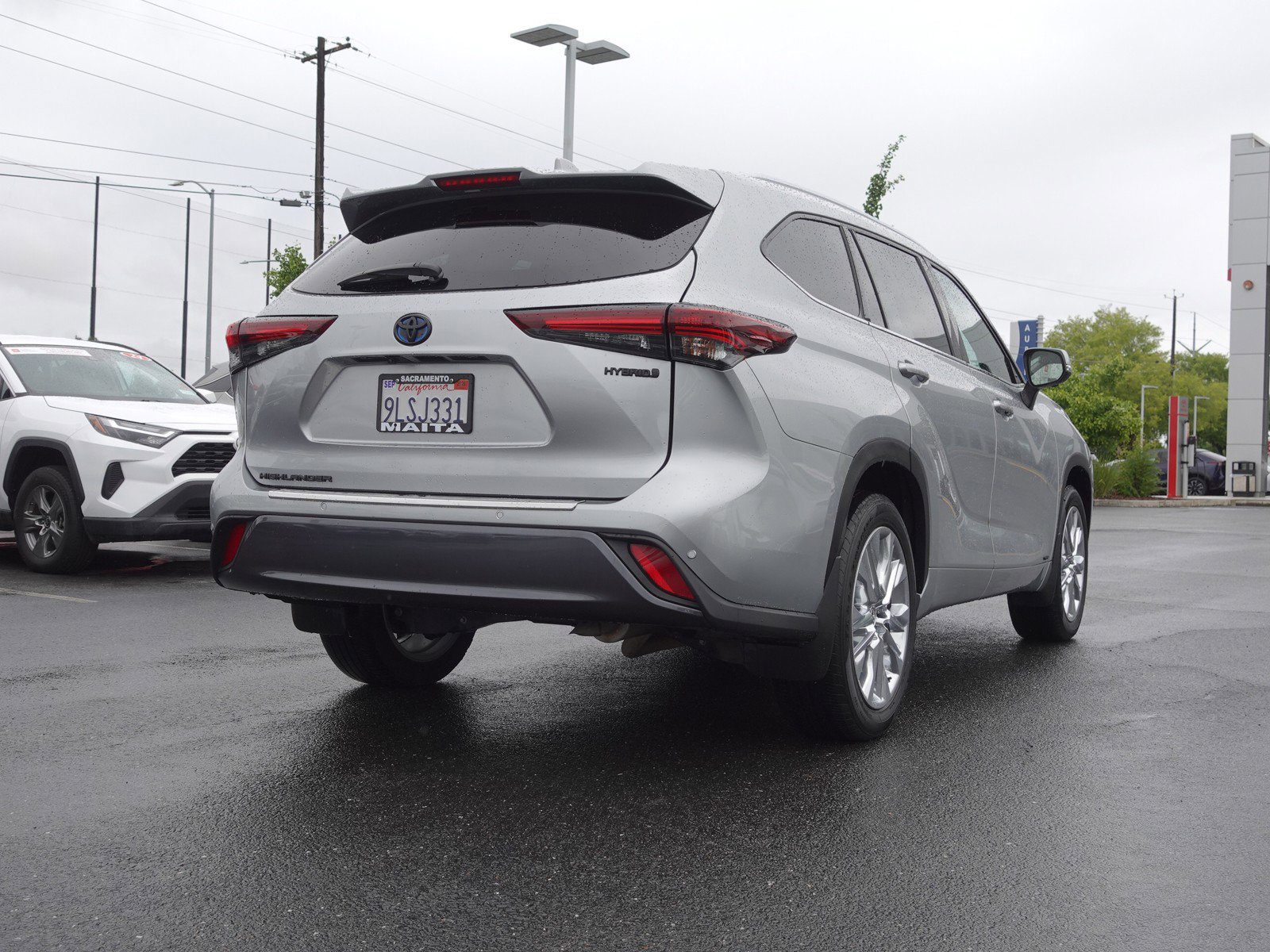 2024 Toyota Highlander Hybrid Limited photo 3