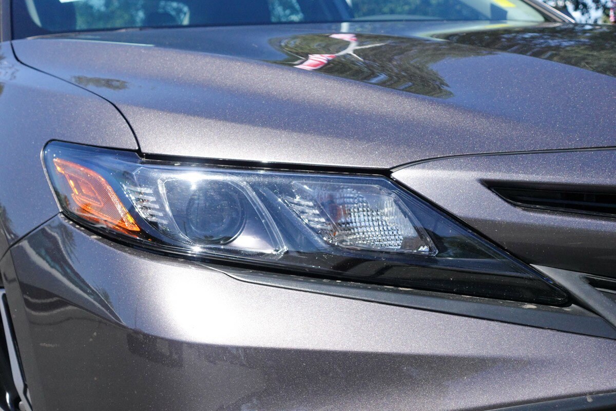 2022 Toyota Camry SE photo 3
