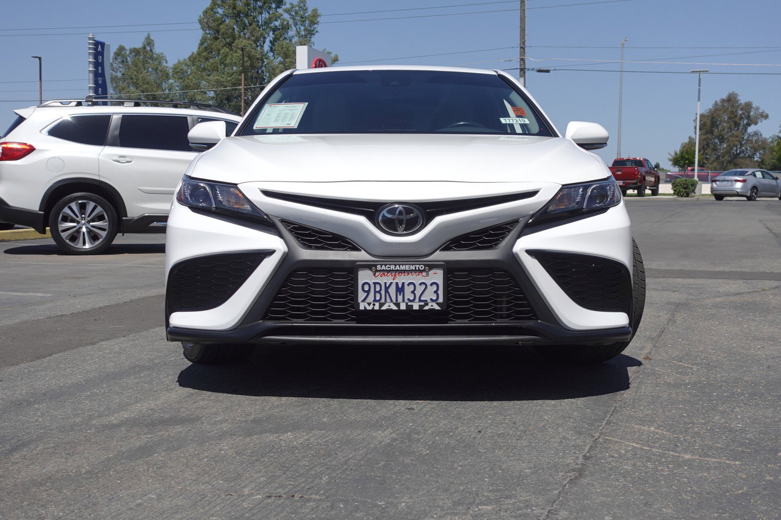 2022 Toyota Camry SE photo 2