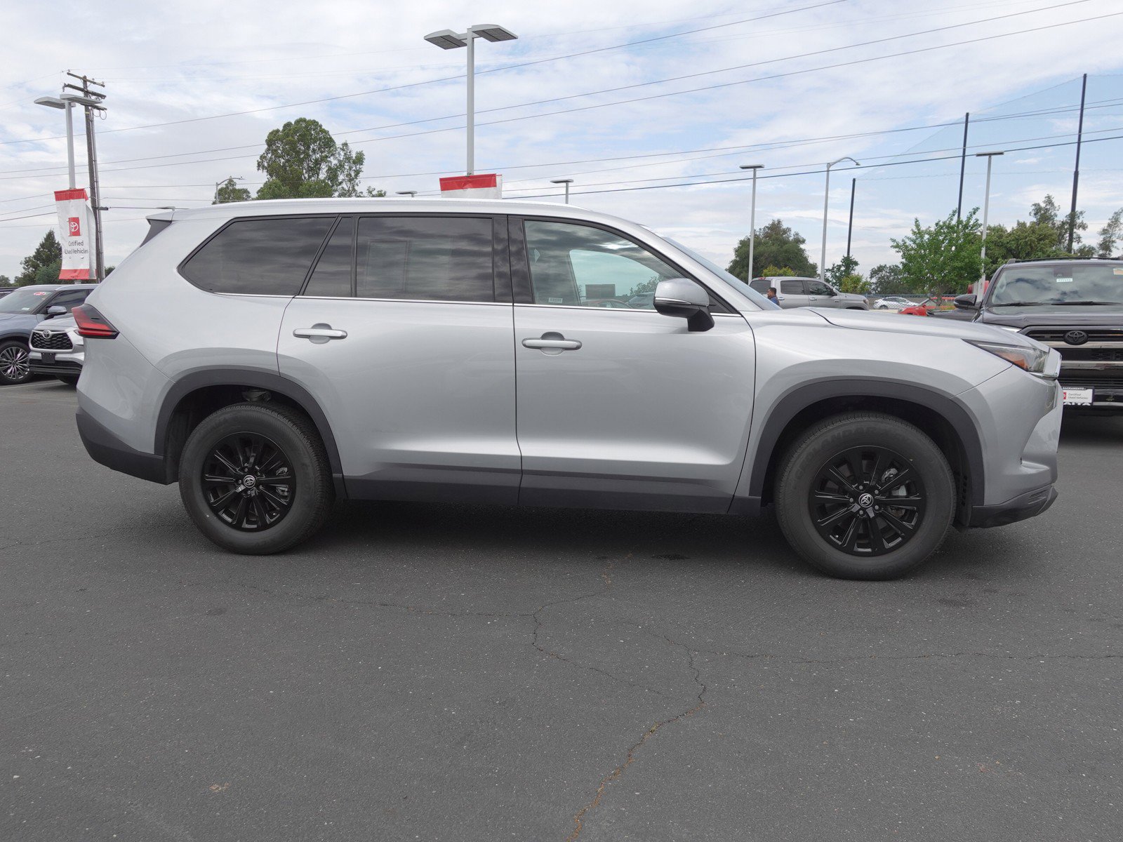 2025 Toyota Grand Highlander XLE photo 2