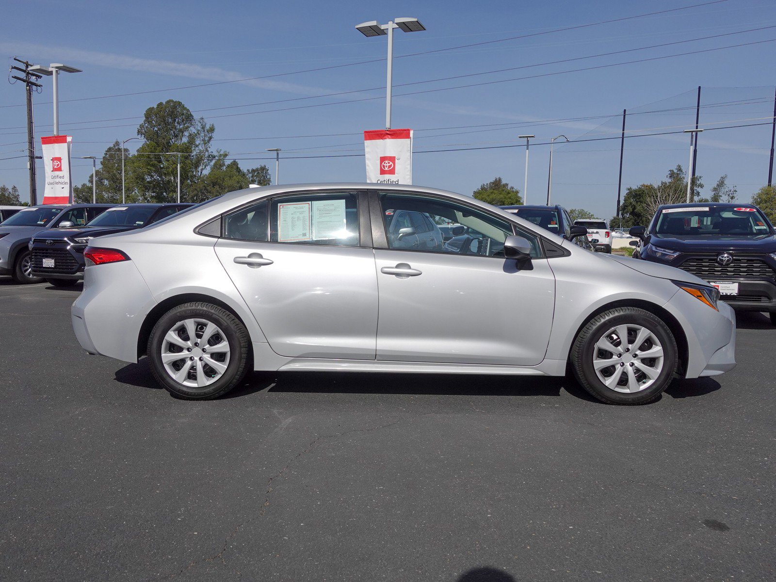 2020 Toyota Corolla LE photo 2