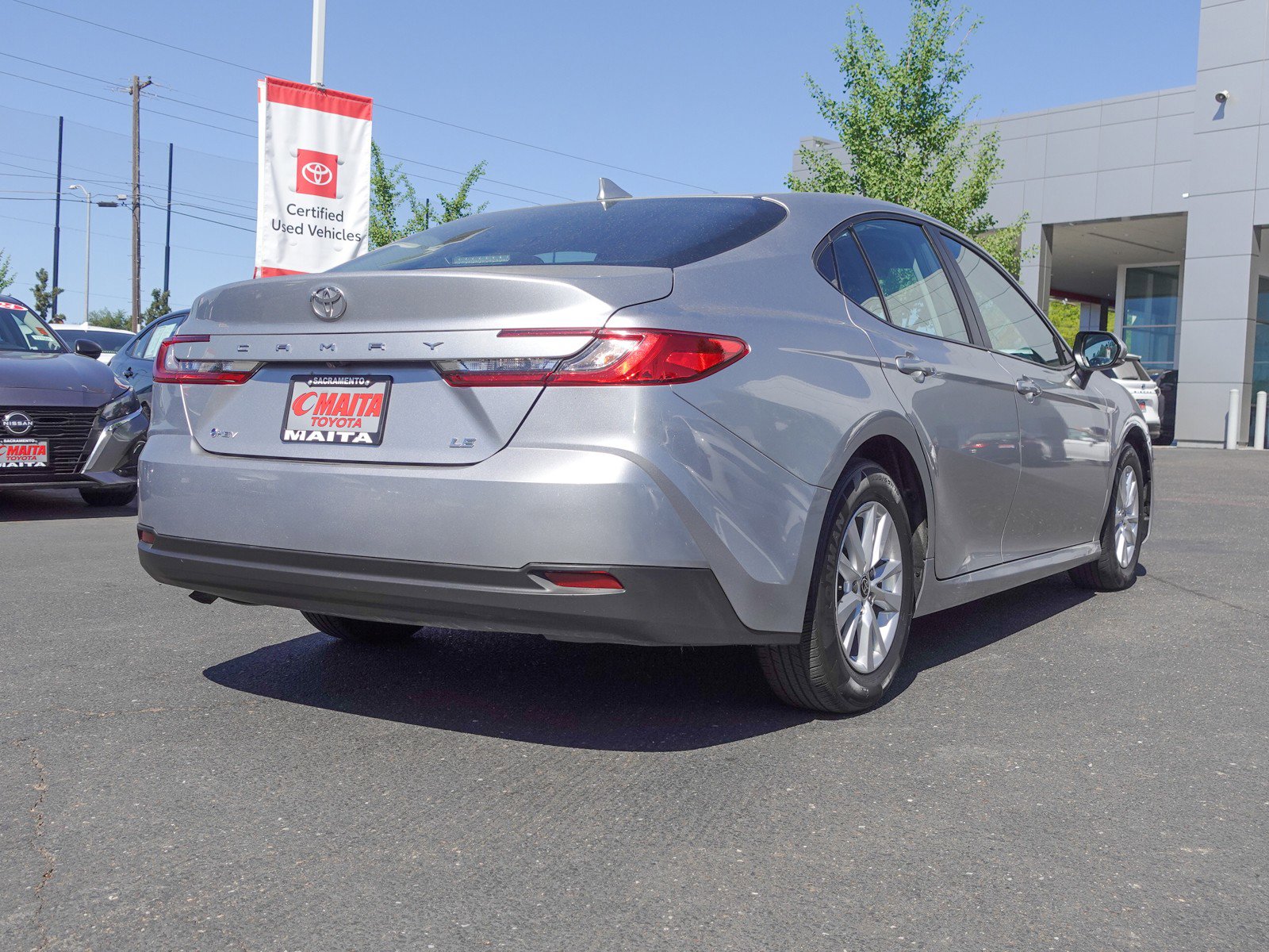 2025 Toyota Camry LE photo 3