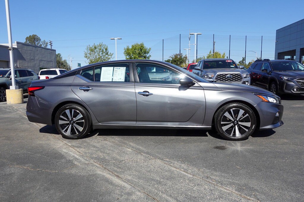 Used 2021 Nissan Altima 2.5 SV Sedan