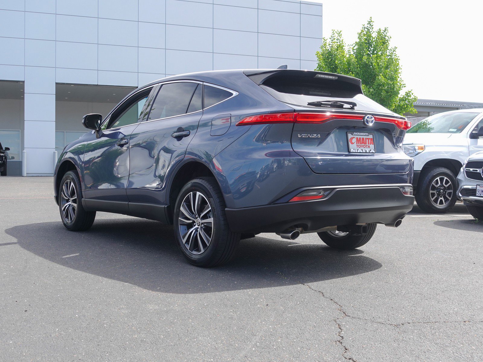 2024 Toyota Venza LE photo 5