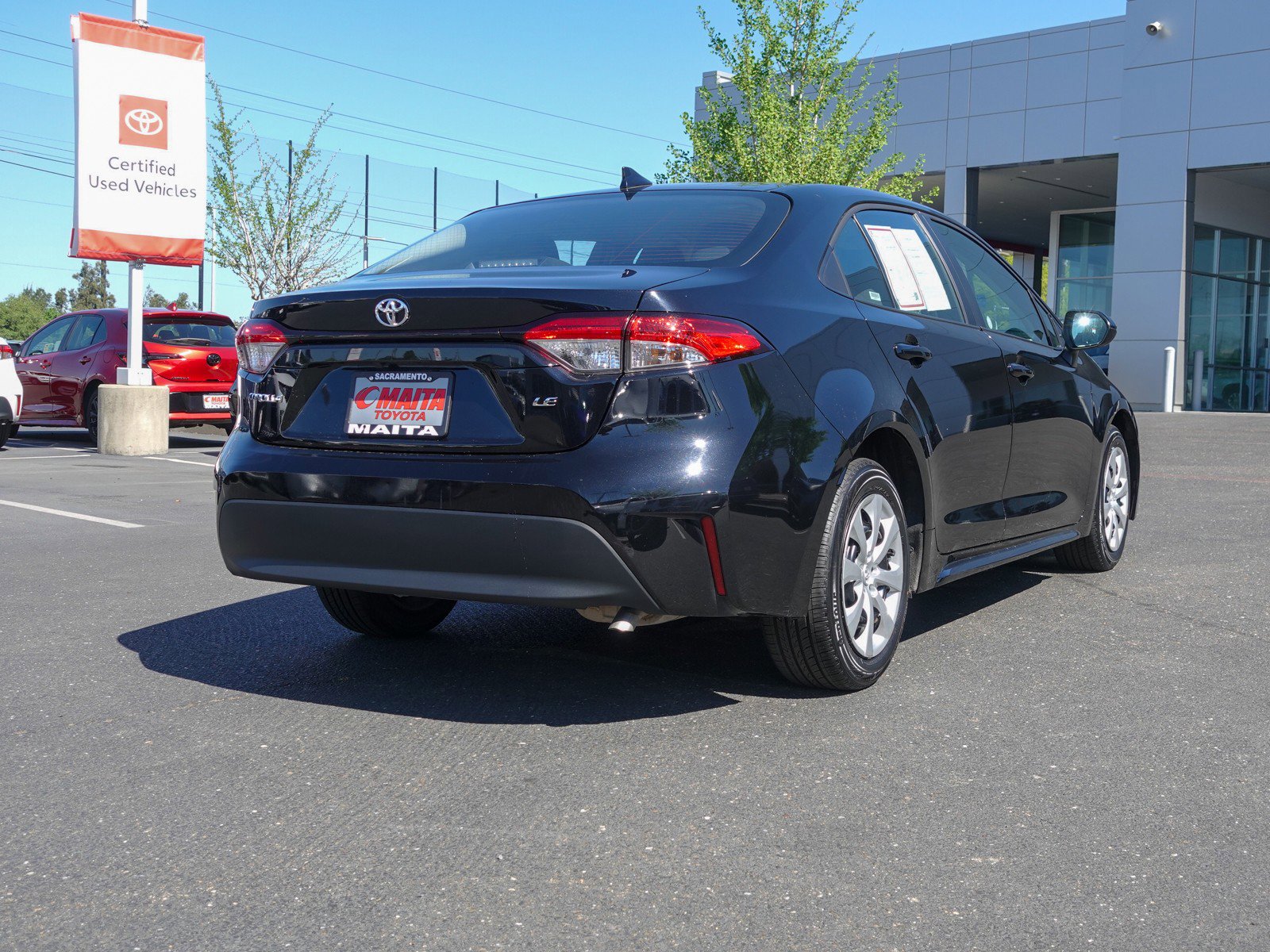 2025 Toyota Corolla LE photo 3