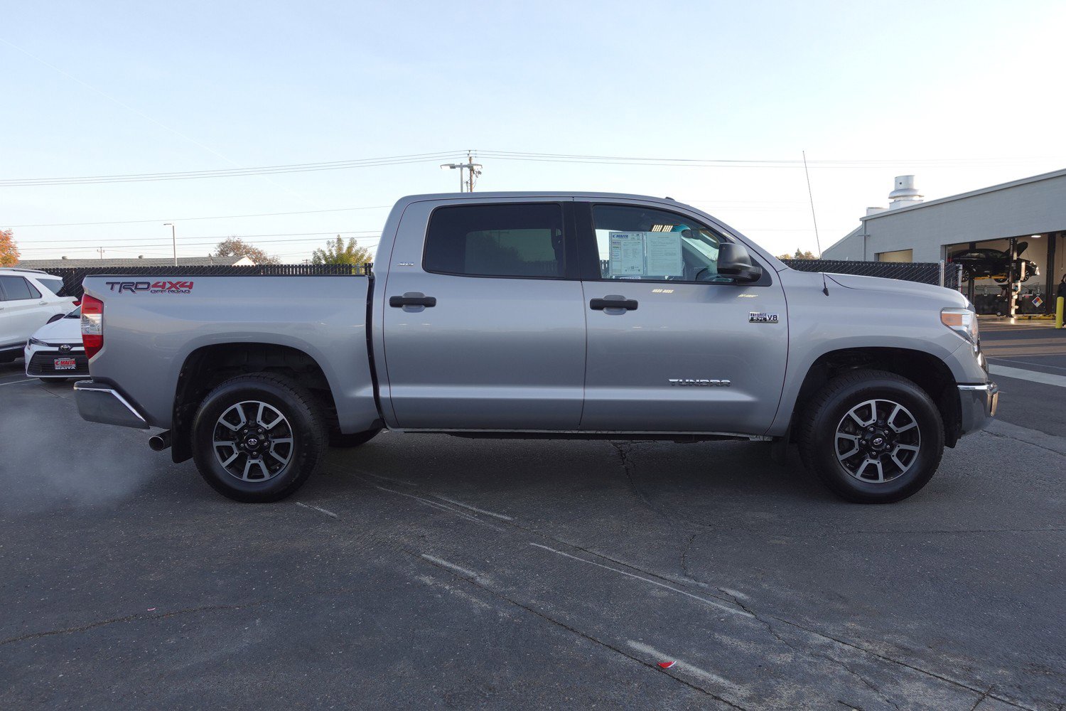 2017 Toyota Tundra SR5 photo 2