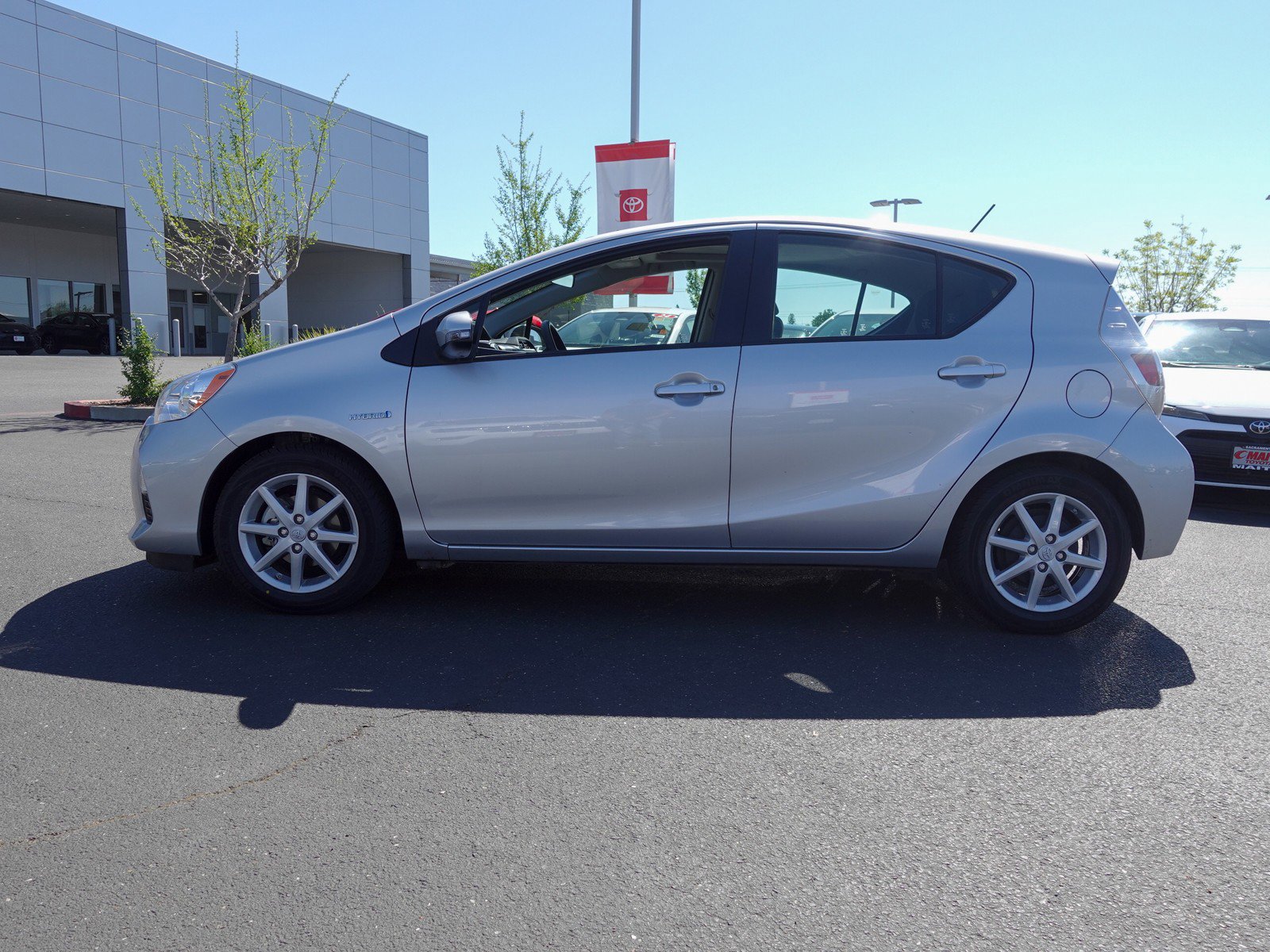 2014 Toyota Prius c Three photo 6