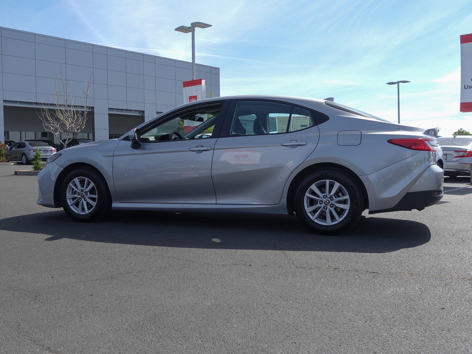 2025 Toyota Camry LE photo 6