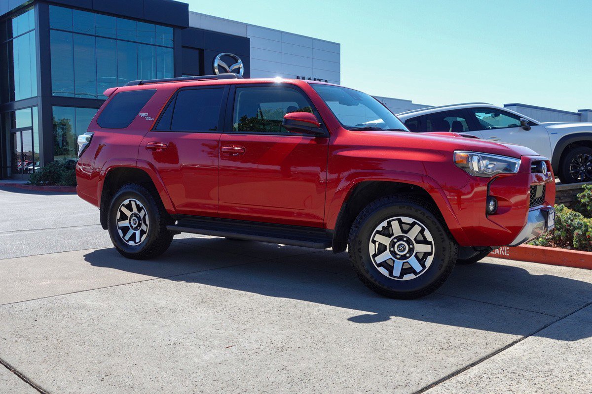 2024 Toyota 4Runner TRD Off-Road photo 3