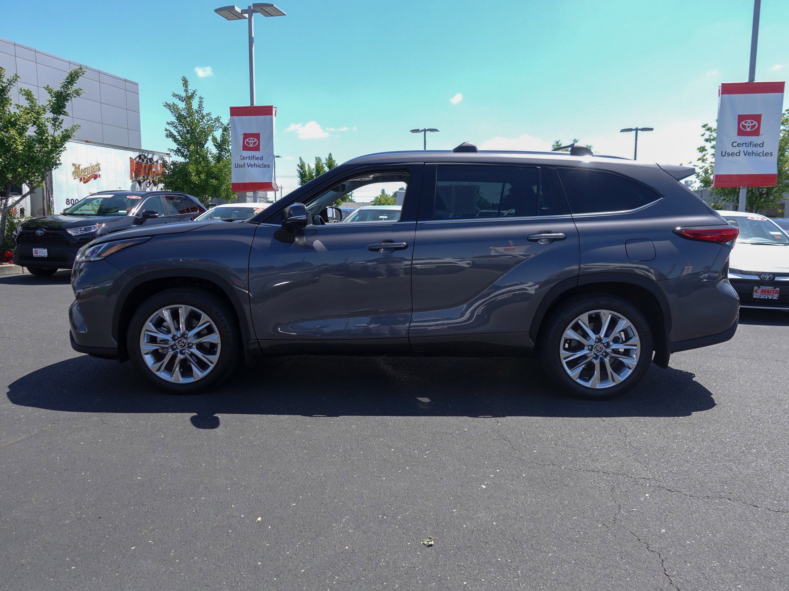 2023 Toyota Highlander Limited photo 6