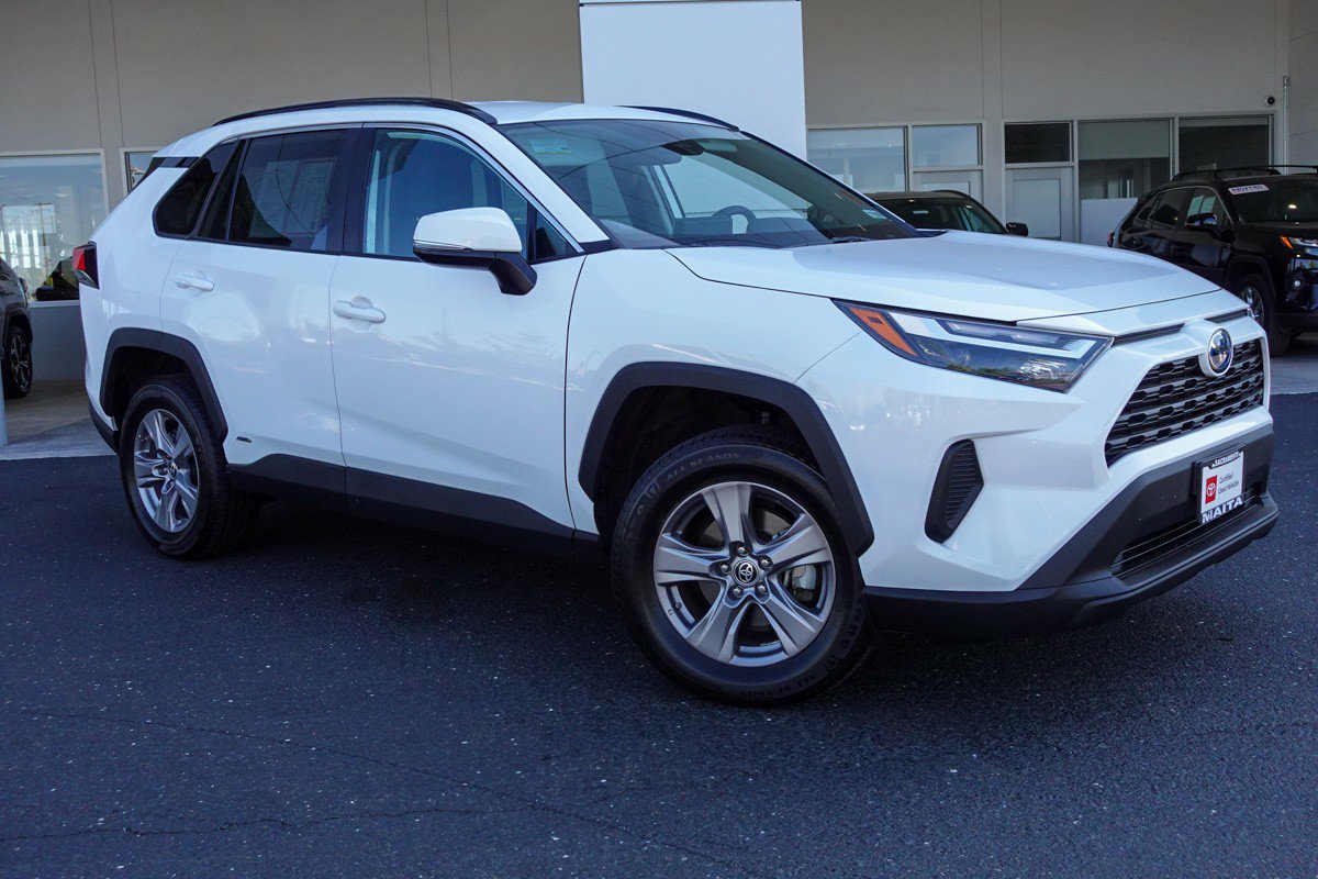 2023 Toyota RAV4 Hybrid LE photo 2