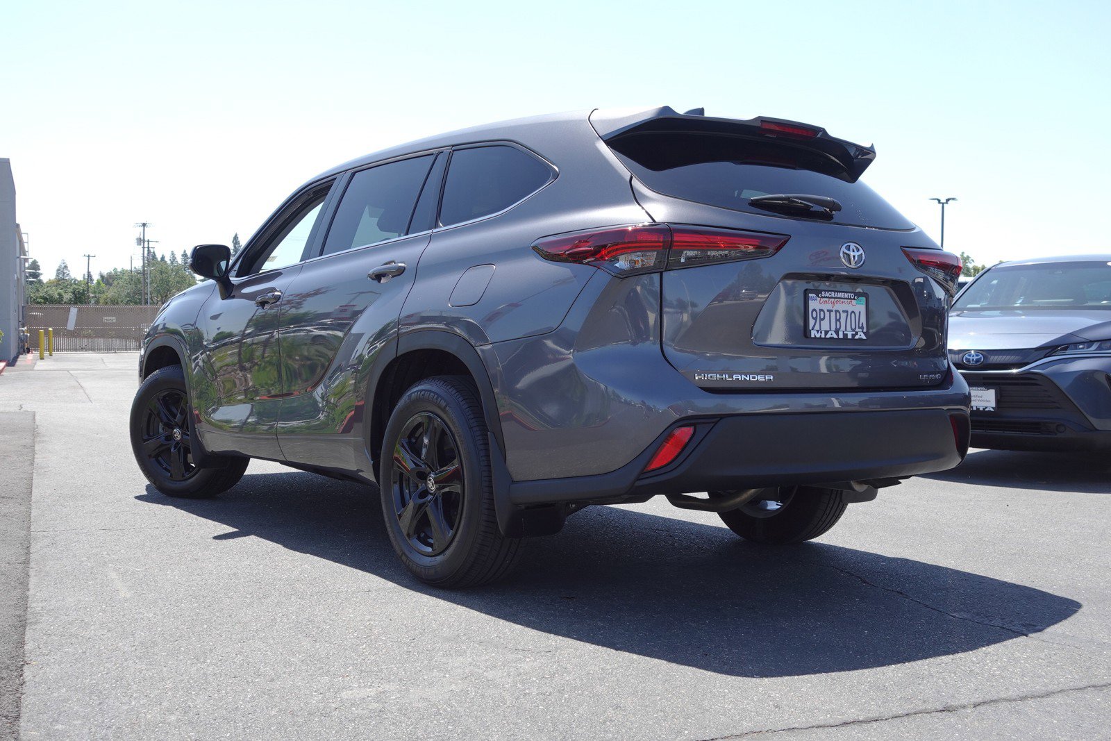 2025 Toyota Highlander LE photo 6