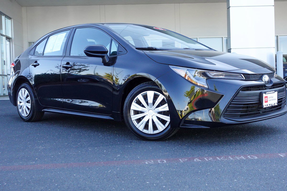 2023 Toyota Corolla LE photo 2