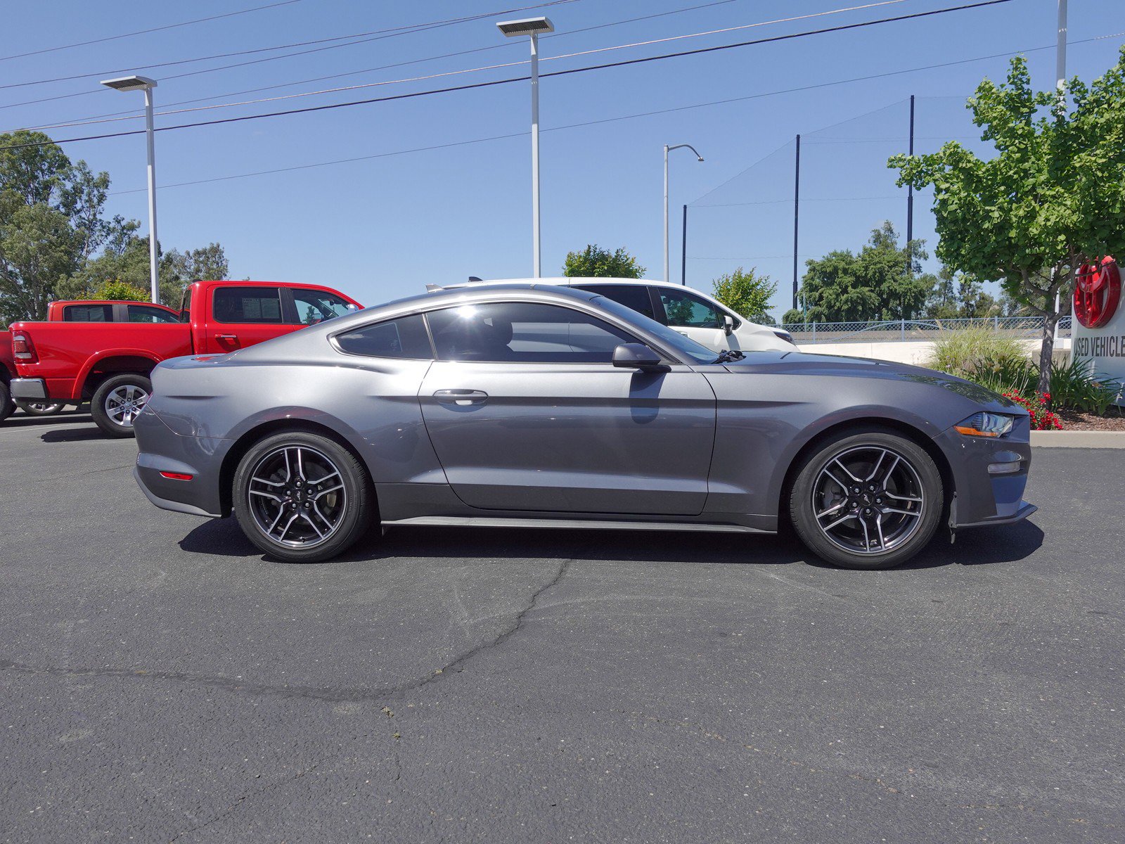 2022 Ford Mustang EcoBoost photo 2