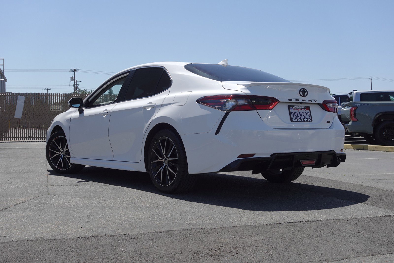 2022 Toyota Camry SE photo 6