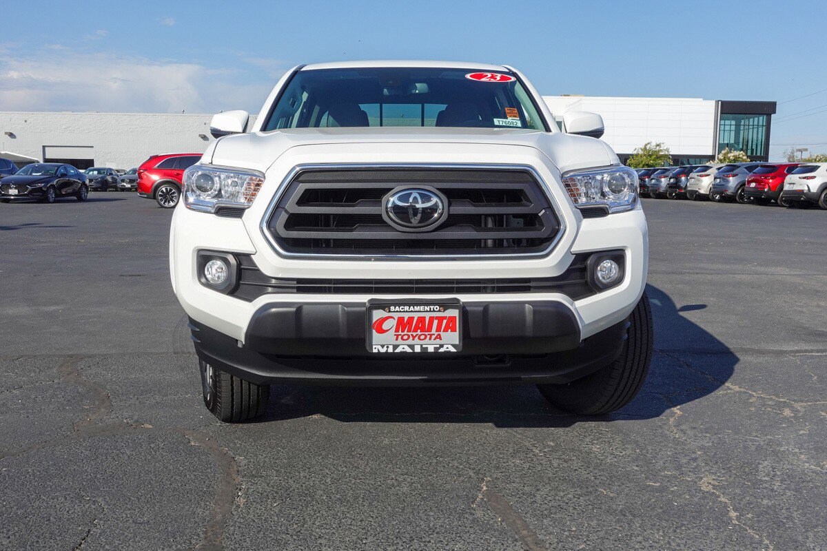 2023 Toyota Tacoma SR5 Double Cab V6 photo 2