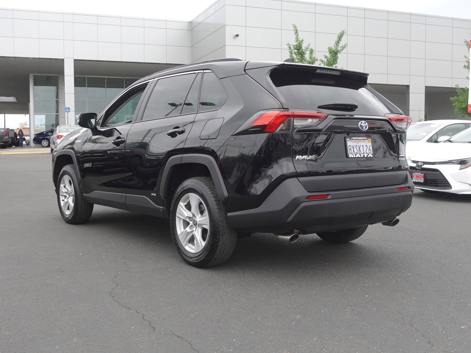 2021 Toyota RAV4 Hybrid XLE photo 5