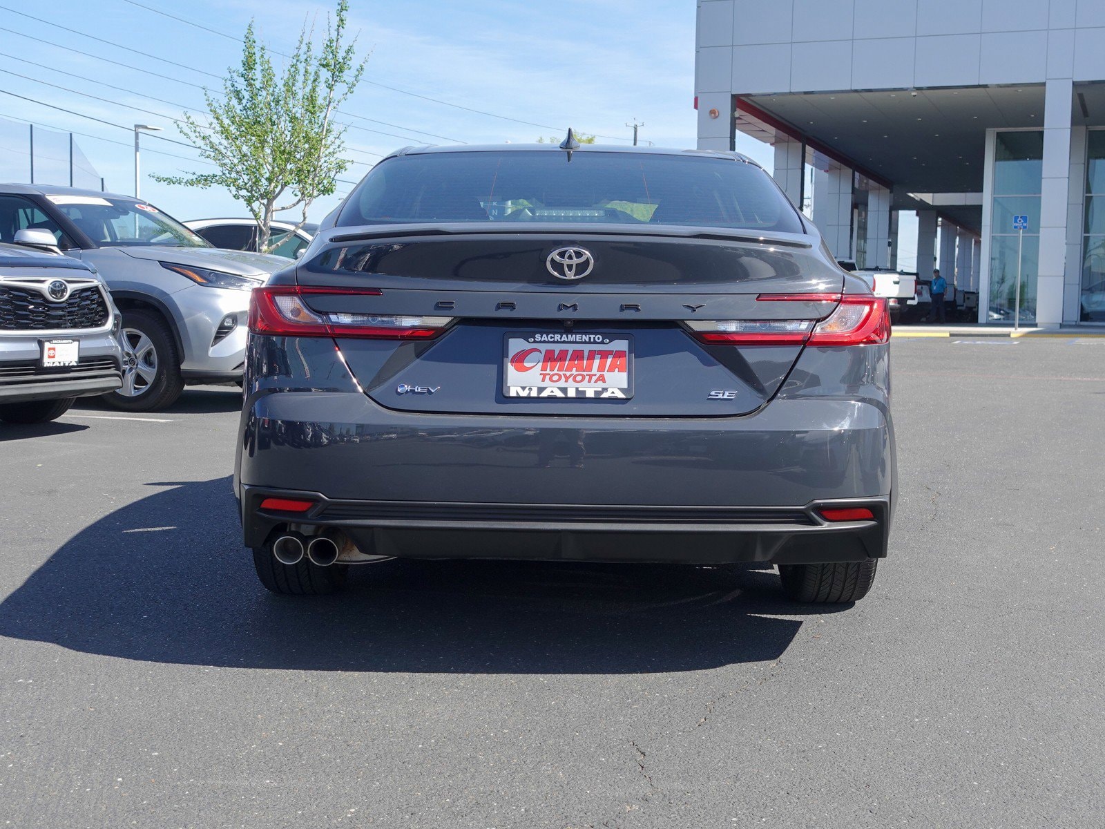 2025 Toyota Camry SE photo 4